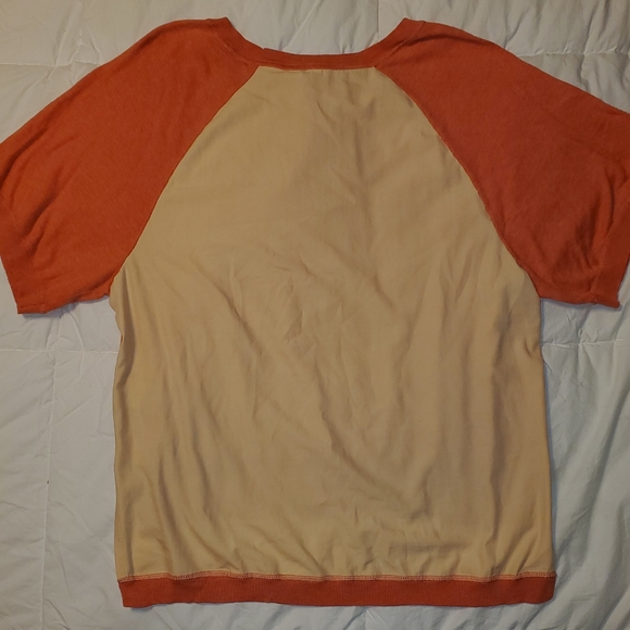 Cute top - Picture 2 of 4